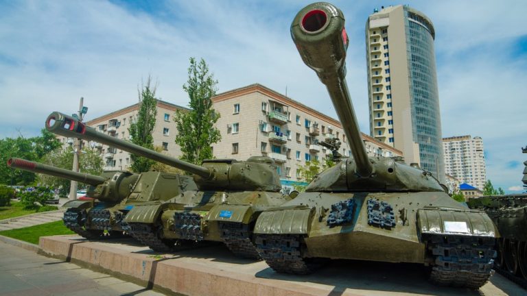 How Many Tanks Does Russia Have?